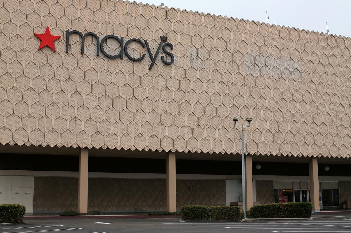 Macy's warns of up to $1 billion quarterly loss due to lockdowns - Reuters buff.ly/36l6TE3 Reuters - via <a href="/retailwire/">RetailWire</a> #retail <a href="/macys/">Macy's</a>