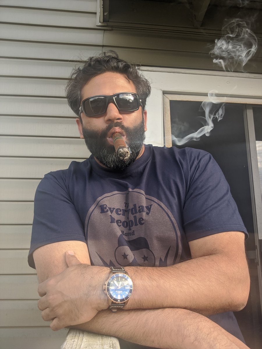 OfficialTEPB's tweet photo. Fan of the Week @NashNath3 shows off his #Invicta Bronze Rotator, & @LFDcigars Andalusian Bull, & our shirt!
#CigarOfTheDay #WatchOfTheDay #cincinnati #livemusic #partyband #coverband #weddingband #fanoftheweek #funkmusic #discomusic #cigardaddy #bandmerch #fotw #cigardaddy #tepb https://t.co/302xaKzHj9