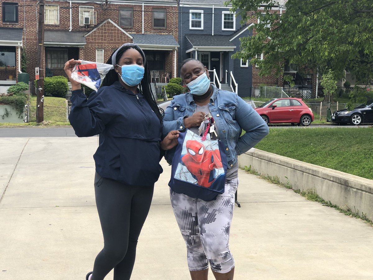 AnacostiaPTSO's tweet photo. Throw back Thursday!
Last week, we provided groceries to parents who raised their hand for support. We also provided locally made masks. Thanks @willhaith for stopping by!
Some of your support is being used for basic needs during social distancing.Thank you. #EngagedAnaParents https://t.co/AiWml7jHTX
