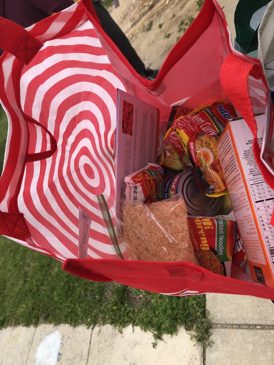 AnacostiaPTSO's tweet photo. Throw back Thursday!
Last week, we provided groceries to parents who raised their hand for support. We also provided locally made masks. Thanks @willhaith for stopping by!
Some of your support is being used for basic needs during social distancing.Thank you. #EngagedAnaParents https://t.co/AiWml7jHTX