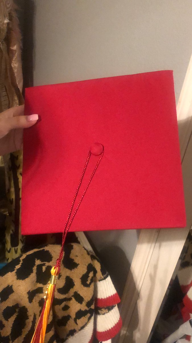 krisreed12's tweet photo. @KellerCentralHS @LizRusso77 are the @CENTRALSENI20RS going to be able to decorate their grad caps? 🙏🏻🤞🏻 https://t.co/H9HJO1LYeO