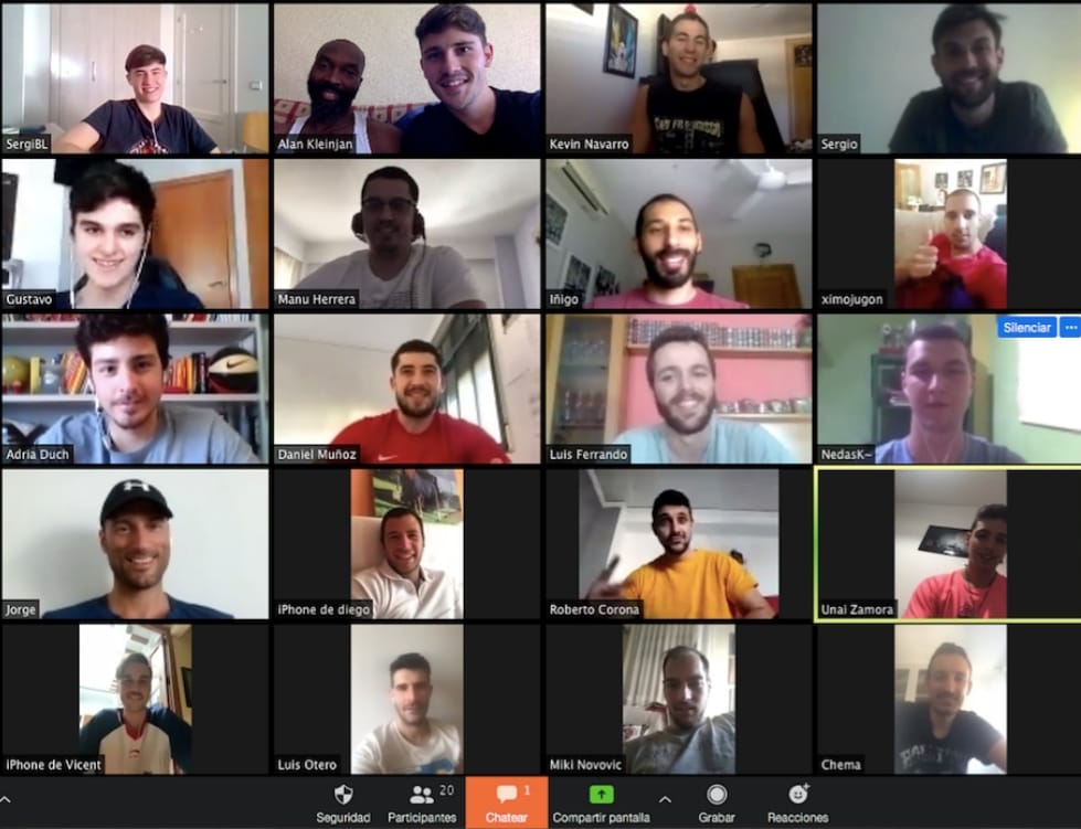 Kleinjan97's tweet photo. Reunión sorpresa de zoom para nuestro Shay!!!👴🏿 Gracias a todos por participar, muy buen rato con muchos jugones😍🤙💪🏀 @UPBGandia @CompeticionFEB @fbcv_es https://t.co/EZLz49bnOJ