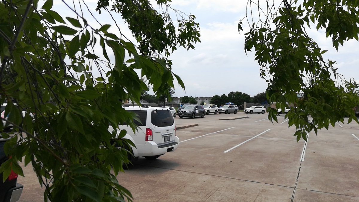 ExplorersCol's tweet photo. Explorers, are you ready?!?!?!? We are just about to get started with our parade so please be safe as you participate. @AliefISD #aliefleads #collinstweets https://t.co/ZfRxxokPZd