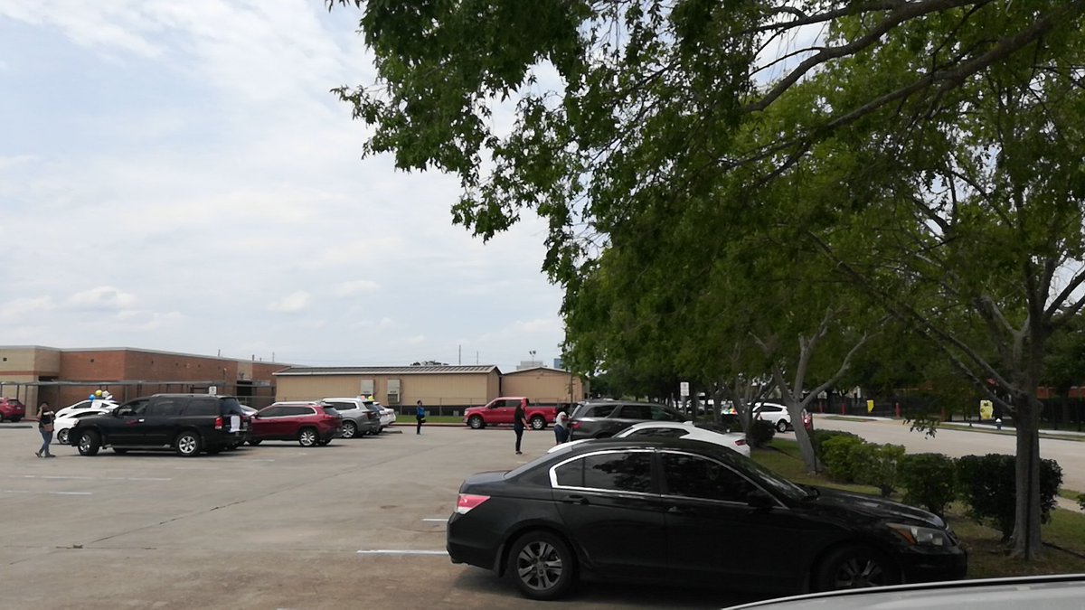 ExplorersCol's tweet photo. Explorers, are you ready?!?!?!? We are just about to get started with our parade so please be safe as you participate. @AliefISD #aliefleads #collinstweets https://t.co/ZfRxxokPZd