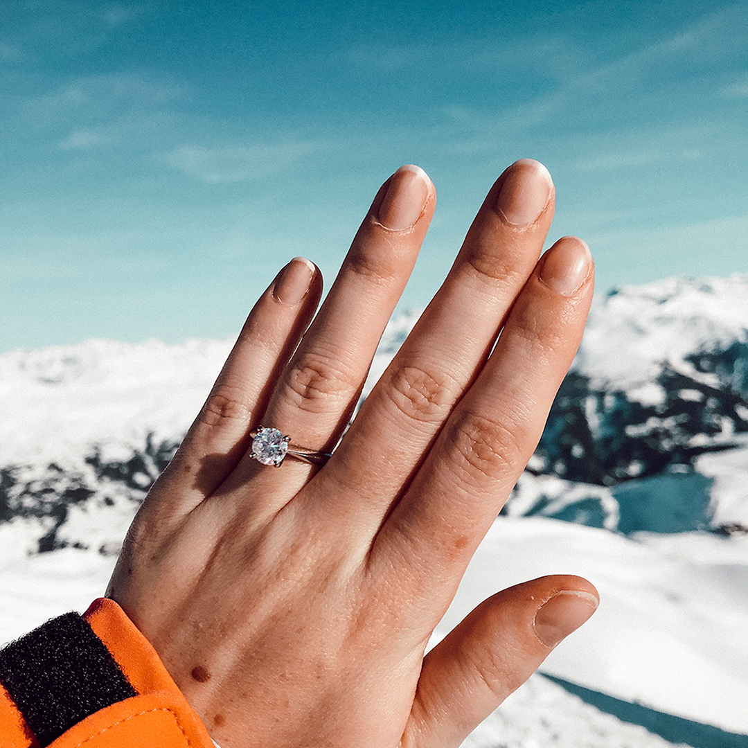 lilyclarecom's tweet photo. How Charming 💎💍🏡 Where would you like to get your proposal? #lilyclare #thecaratclub #howtheyasked #weddingproposals #ringintheair #engagement_rings #solitaire https://t.co/ArvBWklFZl