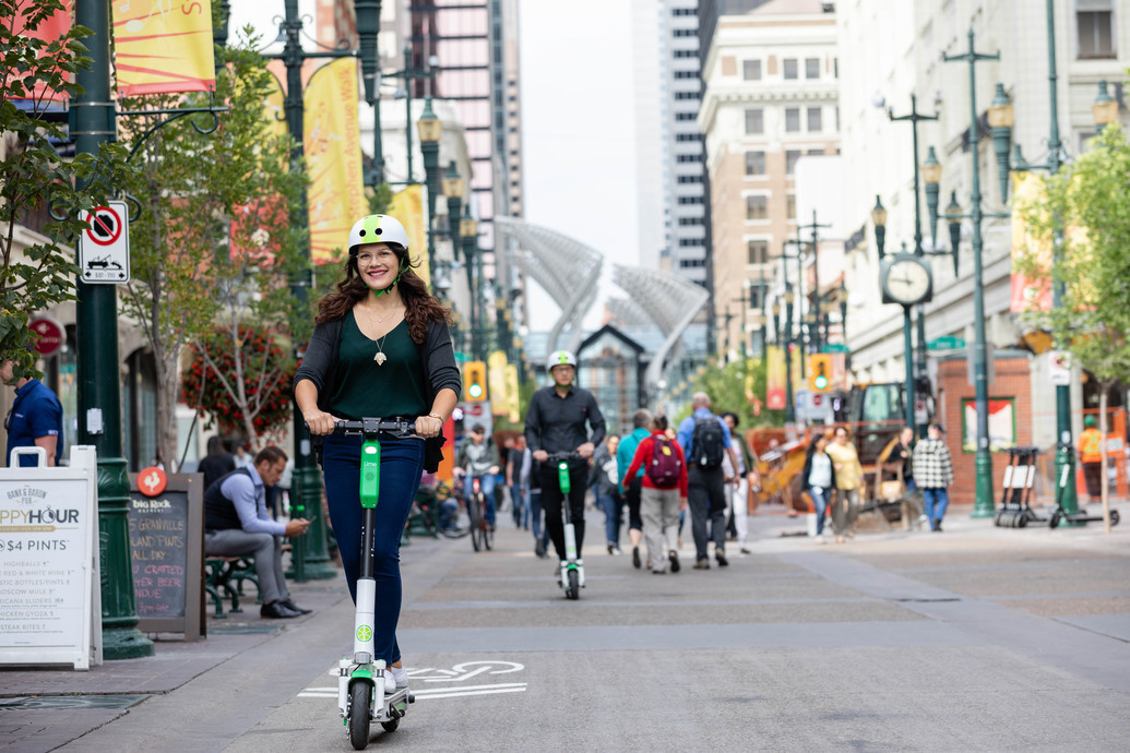 Good news! E-scooters are returning to #Calgary on Friday, May 22.

Both <a href="/BirdRide/">Bird</a> and <a href="/limebike/">Lime</a> will each be permitted a fleet of 150 for a month, then may be increased.

Many scooter trips are used to access businesses &amp; e-scooters can help us maintain a 2m distance.