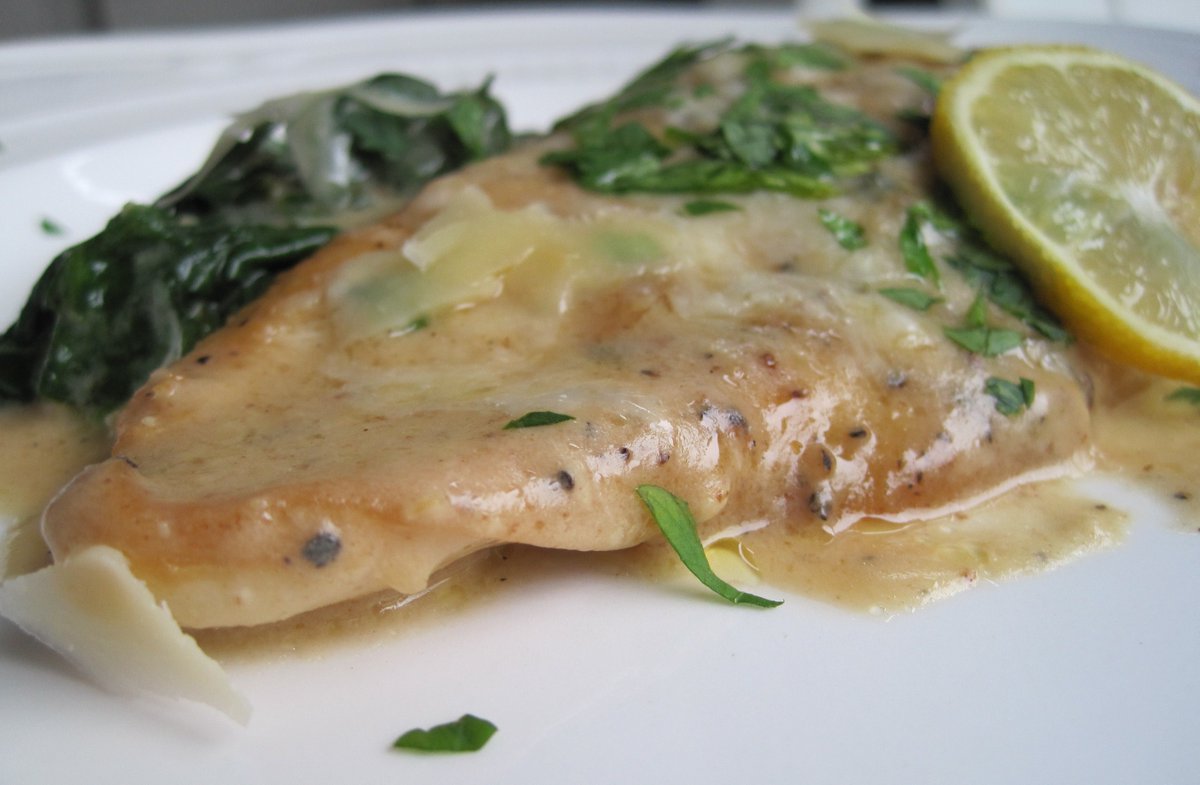 CollegianCourt's tweet photo. There is still time to order our FAMILY MEALS FOR 4 for tonight.  We have two choices our Chicken Florentine or Buffalo Mac &amp; Cheese, each come with salad and rolls and are $25.00 each.  For curbside pick up call us at (413) 331-4444. https://t.co/jTbMMV3aKu