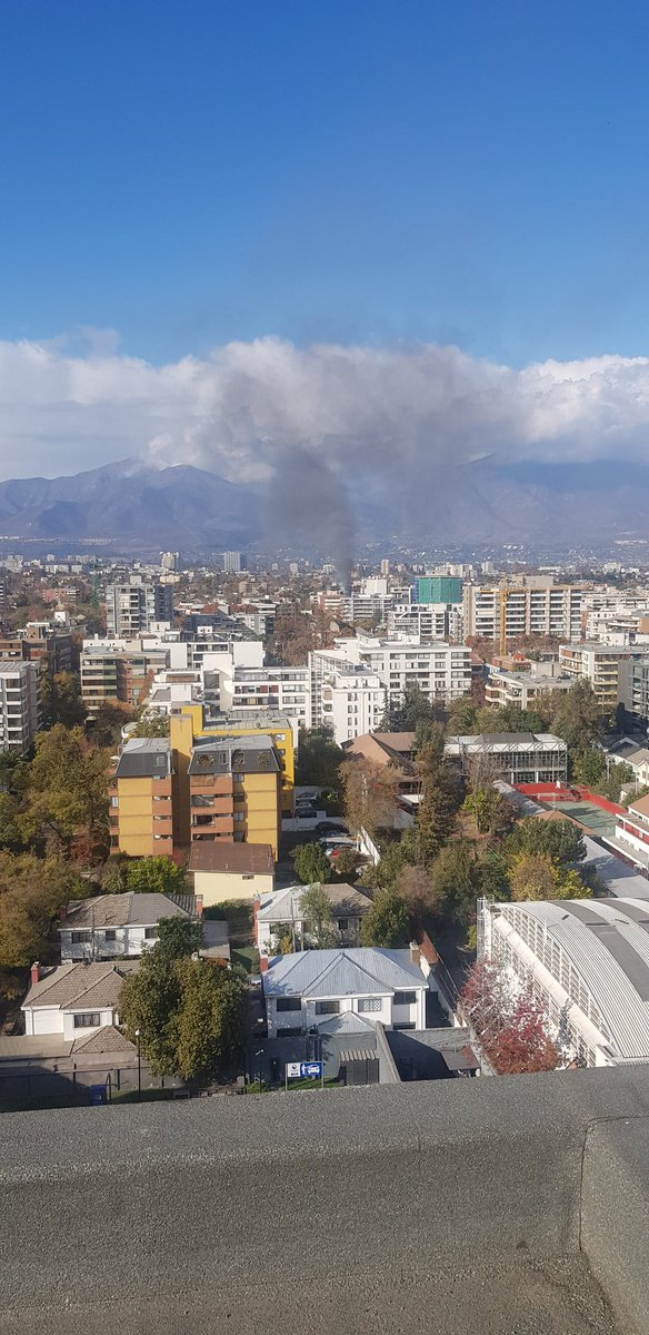 sanchezmoran24's tweet photo. Incendio Providencia @Bomba_Decima @cbsantiago https://t.co/w7ctlUu9Fa