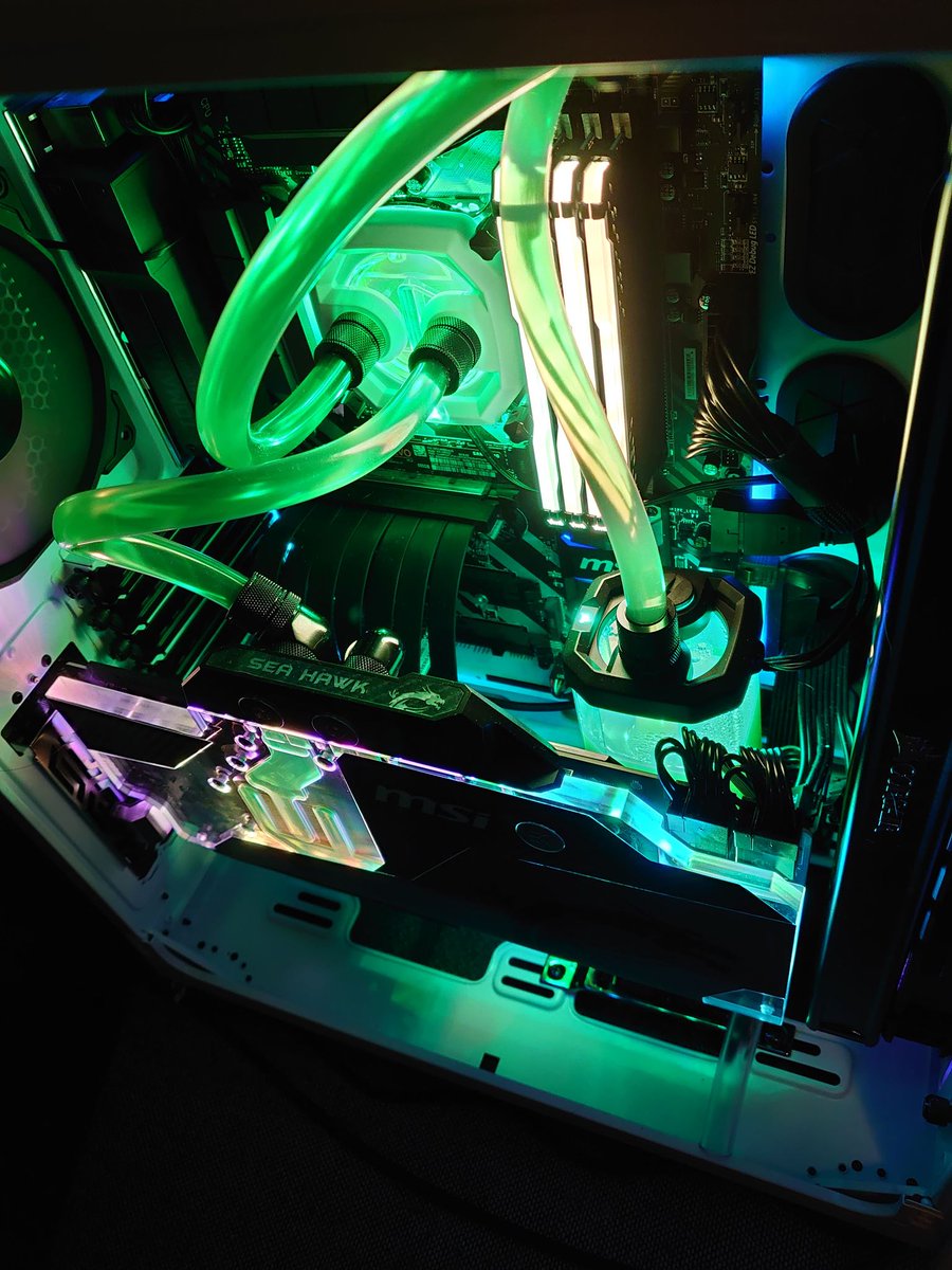 NnineHigh's tweet photo. @bitwitkyle MOBO: MSI Z370 Tomahawk
CPU: I7-8700K
RAM: VENGEANCE 3200MHz 16GB
GPU: MSI RTX 2080 Super Sea Hawk EK X
PCU: Corsair RM850
Cooling: Coraids XD5 RGB Pump, Corshairs X Rad XR5 360mm, Hyrdo X XC7 CPU
Case: Corsair Crystal 680X RGB https://t.co/UlUUOmLeju