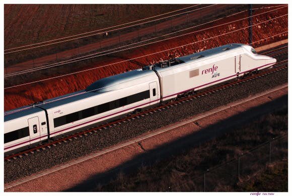 transportesgob's tweet photo. 👏🏼👏🏼 Gracias a todos los que, con su dedicación y esfuerzo, han hecho que @Renfe sea reconocida como la empresa más comprometida con el transporte durante la pandemia de #COVID19. 

#EsteVirusLoParamosUnidos

https://t.co/0N8BsyVCkm https://t.co/r4umXdQV0s