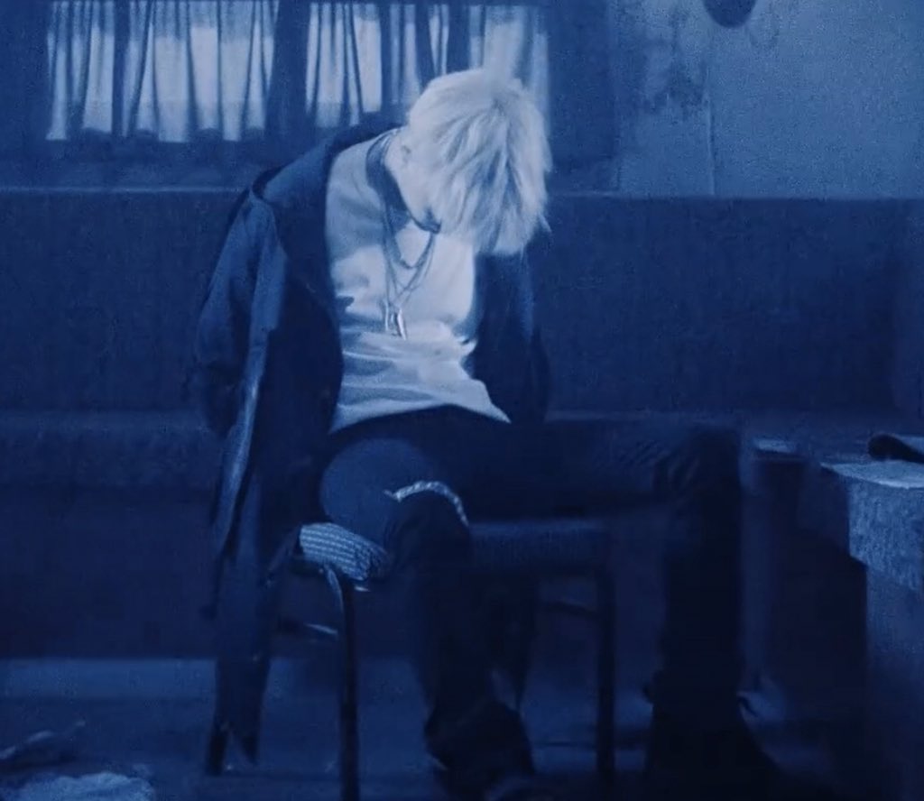 jjanqqu's tweet photo. i can’t believe yoongi’s been tied up for almost 4 years this is so sad 😔 https://t.co/gIKobET6Bs