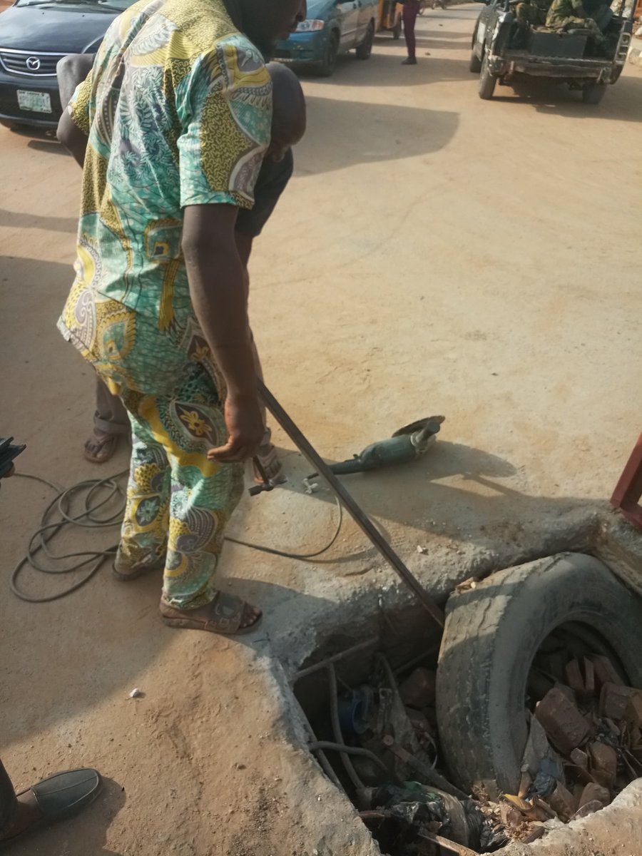 Bario_O's tweet photo. So today we #Bashkraft gave back to the community courtesy of Alh (Hon.) Oshinowo-Bashorun @Oshinowobashor1
#fixtheCommunity https://t.co/ti1zyqae7f