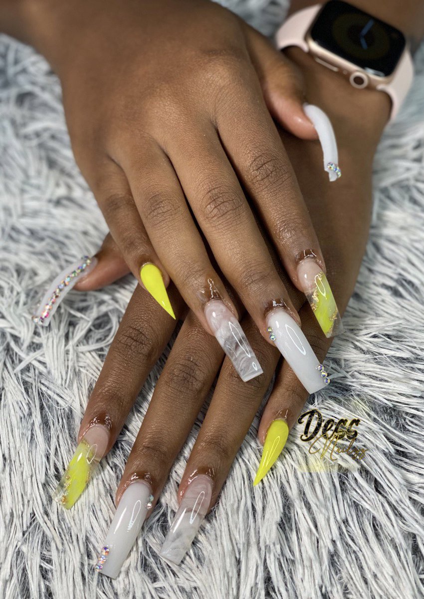 DNailzz's tweet photo. Lemon Squeeze 🍋 Follow @dess.nailzz On Insta For More #gramfam #rustonnailtech #gramnailtech https://t.co/yIOaECgp03