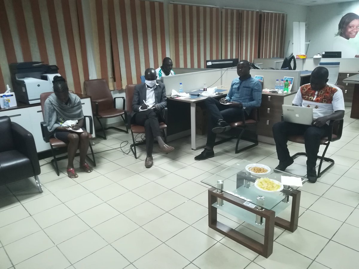 DCDJCI's tweet photo. "Hack The #225DataInventory" 

Picth 7:  M. MANOUAN Tia Dominique sur le projet de "Réutilisation des données de la plateforme par des graphiques interactifs".

Questions-reponses avec les membres du jury.

 #InventaireDesDonnées #DCDJ #OpenDataCI #CAFDO https://t.co/4n2IYA2l7w