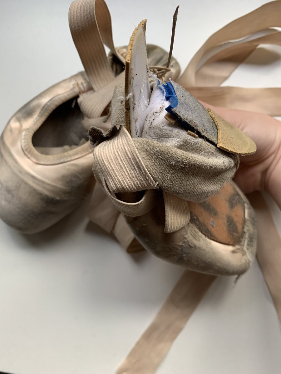 LilahFitzgerald's tweet photo. Is there a term for when your pointe shoes are past dead?? Thank you @GaynorMinden for the quick delivery even in quarantine!! #dontgetmadiknowidancedinthoseshoeswaylongerthanwassafe #quarantineballerina #timetosew #gaynorminden https://t.co/jtSFjIb6oF