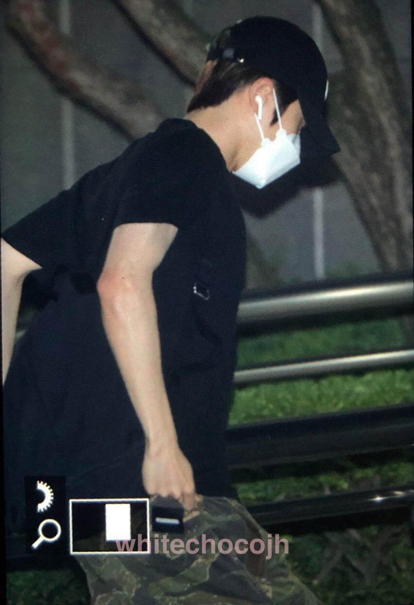 WhitechocoJH's tweet photo. 200522   #재현 #JAEHYUN 뮤뱅 출근 https://t.co/ymBdnLaQu9