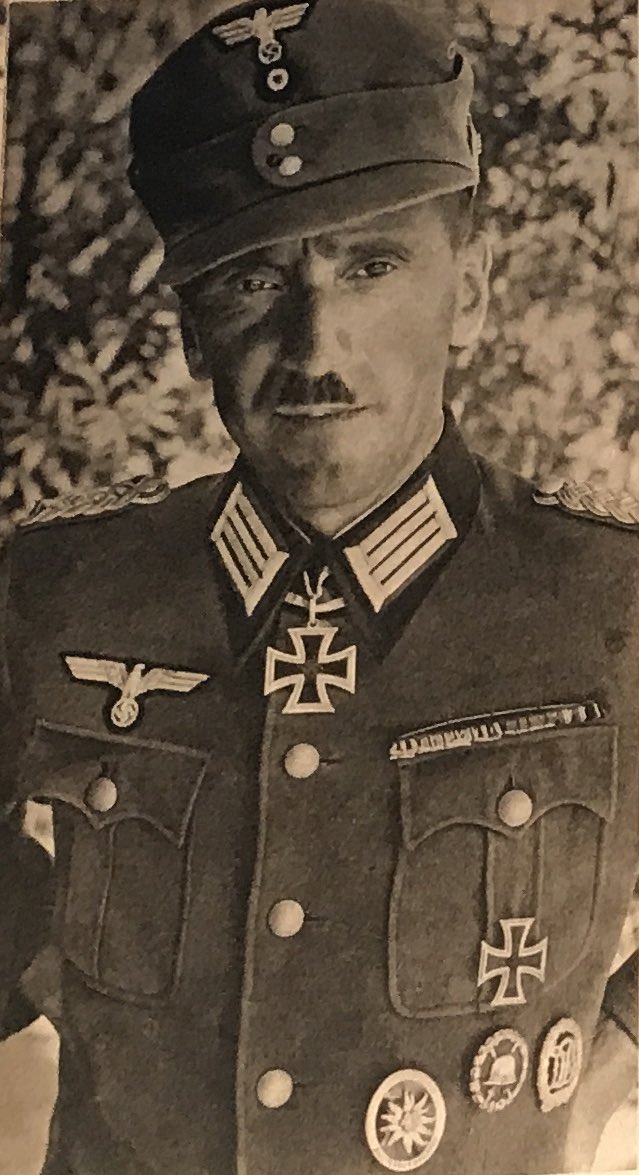 21. Mai 1941, Abend -  #Höhe107 ist in deutscher Hand. Generalmajor Riegel, Kommandeur der Gebirgsjäger-Division 5, schreibt jedoch in sein Tagebuch: „Die Situation steht auf Messers Schneide, wenn II./GebJgRgt 100 den Gegenangriff nicht aufhält, kämpfen wir um unser Leben.“