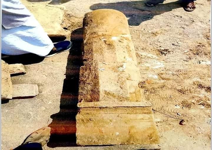 इसे शिवलिंग बता रहे है कुछ चैनल. शिव का सम्मान है, लेकिन ये शिवलिंग नहीं है. 

 #बौद्धस्थल_अयोध्या