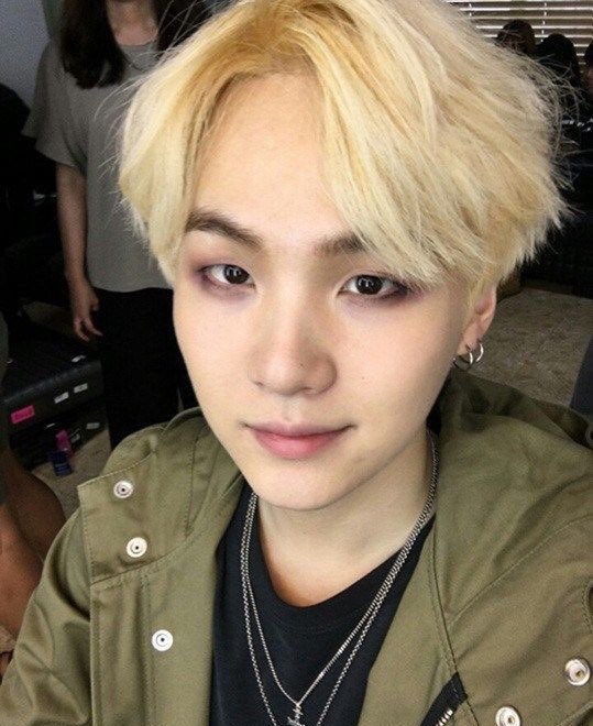 fallingforjeon's tweet photo. someone please hold me what the fuck https://t.co/u4h0zLlRjY