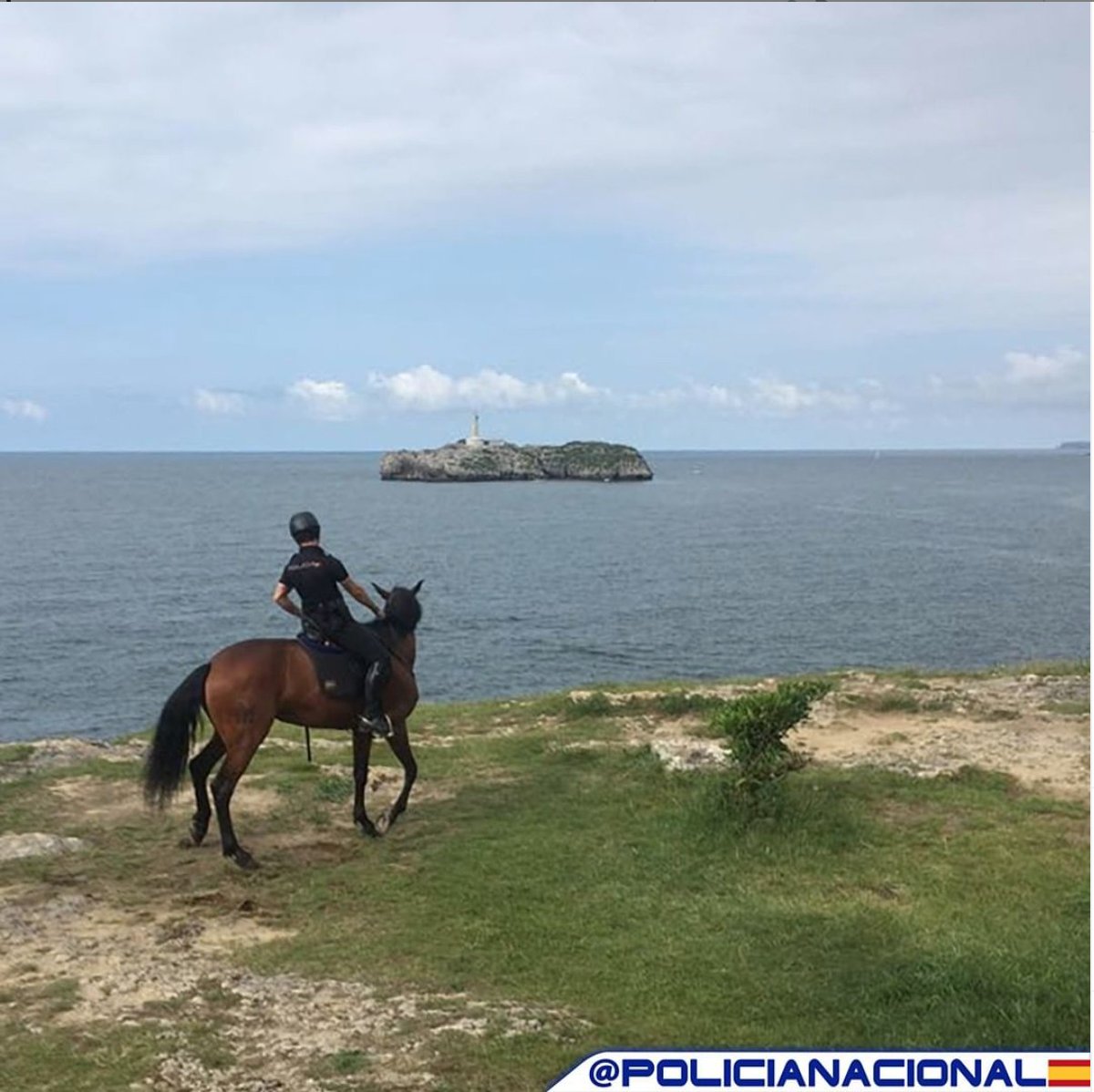 policia's tweet photo. ¡Comienza el #martes!

Sea donde sea, estamos para protegerte y dar #seguridad. 

Si nos necesitas ➡️091☎️ 

#SomosTuPolicía https://t.co/DboPhcob1u