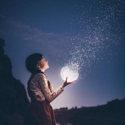 ولما قسى قلبي وضاقت مذاهبي
جعلت الرجا مني لـعـفـوك سـلّـما
تـعـاظـمنـي ذنـبـي فـلمّـا قـرنـتـه
بـعـفـوك ربـي كـان عفـوك أعظما
الشافعي-

 #ليله_٢٩