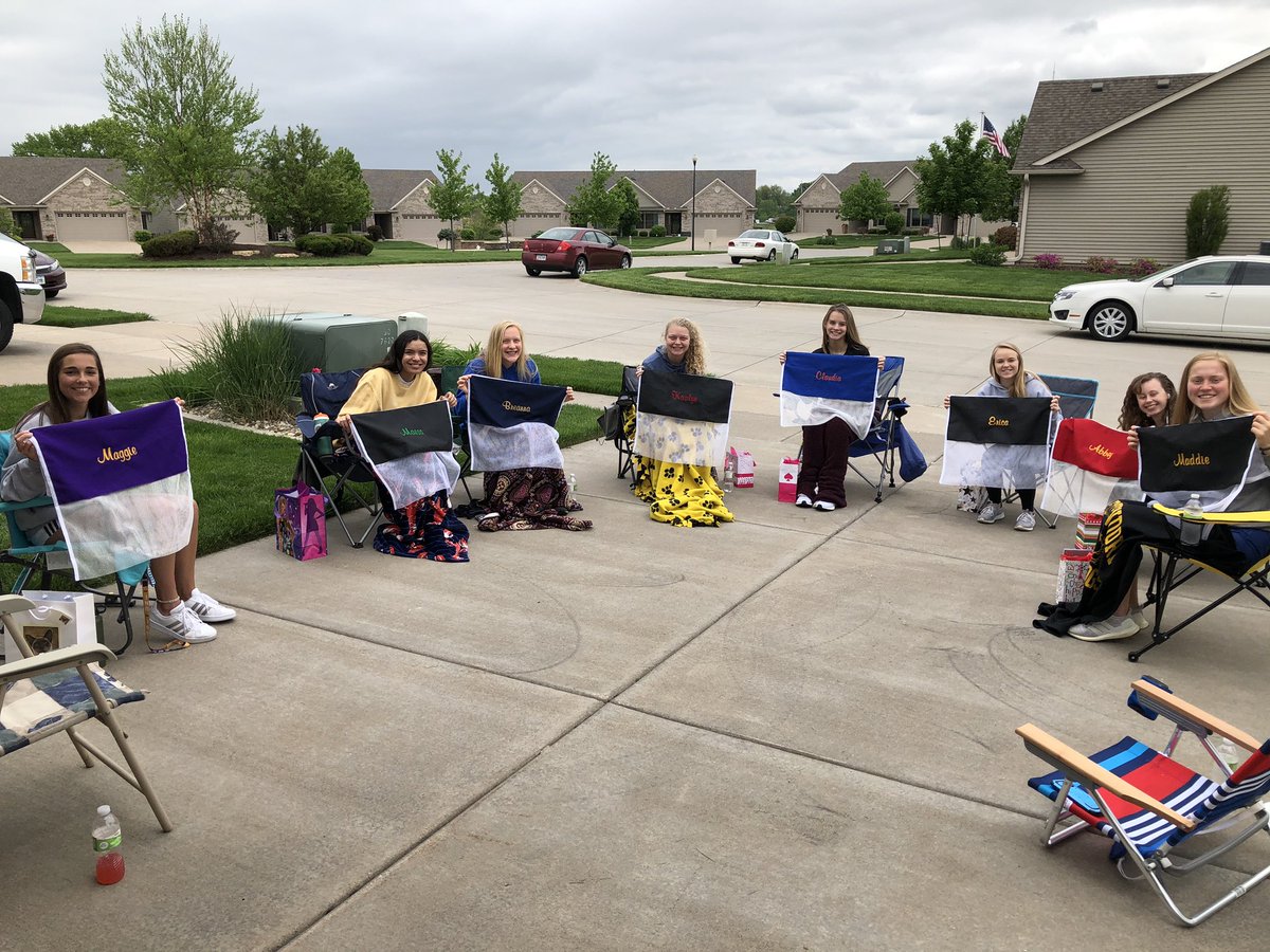 bettvball's tweet photo. Had a great time honoring my last Sr class w/ a driveway celebration today. Thx for all you hard work and great memories. #riseup #bettpride #srsrule #retiring😍❤️👩‍🎓 https://t.co/Sy5dlCx6Vq