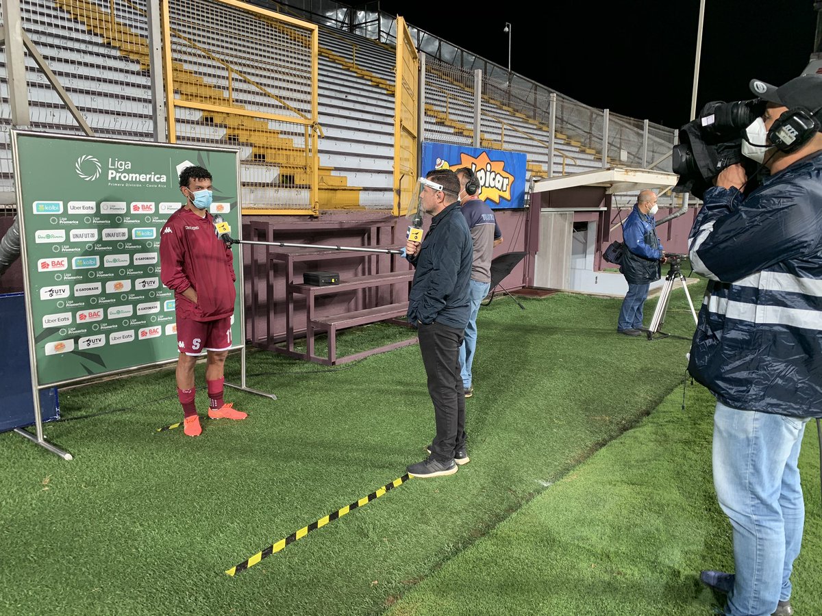 patoalpozo's tweet photo. Ayer regresamos al fútbol con una nueva dinámica. Gracias a todos los colegas por seguir cada recomendación de salud @Gustavolopezca @AnthonyPorrasCh https://t.co/hgsv9KK1HL