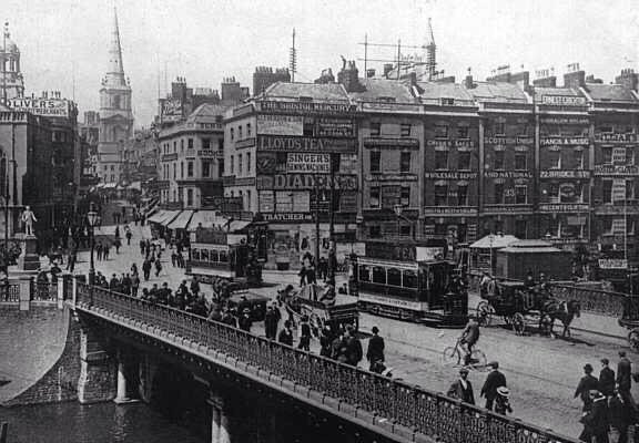 Blackouts were first introduced to #Bristol in 1939 as a means to conceal the city from a potential attack by German aircraft. In the first three months of being instigated, 28 people had to be rescued after accidentally falling into the harbour in the darkness.