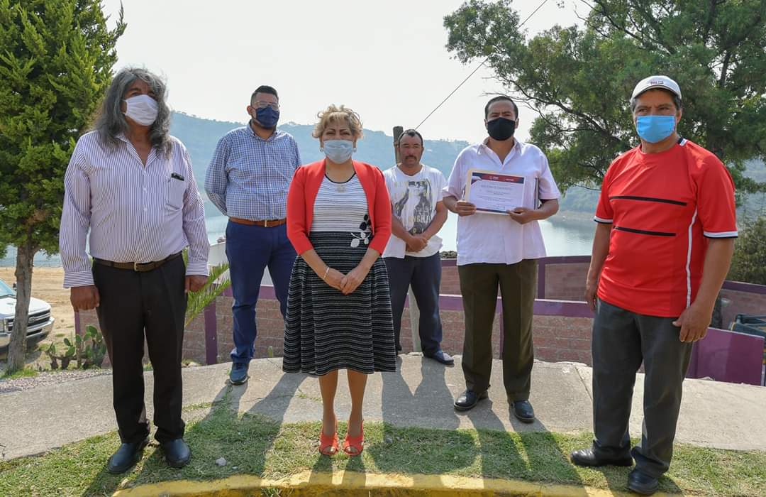 RuthOlveraMex's tweet photo. Reconozco principalmente a la joven Ivanna Ortega, quien gracias a su iniciativa y tras juntar más de 60,000 firmas, nos ayudó a presionar a las autoridades competentes para resolver este tema, le agradezco su muestra de responsabilidad y compromiso. https://t.co/DB4H0oncLU