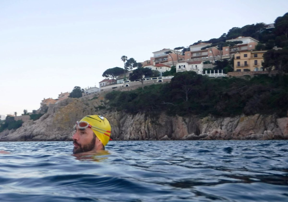 SergiManero's tweet photo. De cota 2040 a cota 0, avui un mar i muntanya #incostabrava #costabravapirineus #taga #guixols #matxacuca #gaudir #aigüesobertes #swimemotions https://t.co/KB58mKiO0q