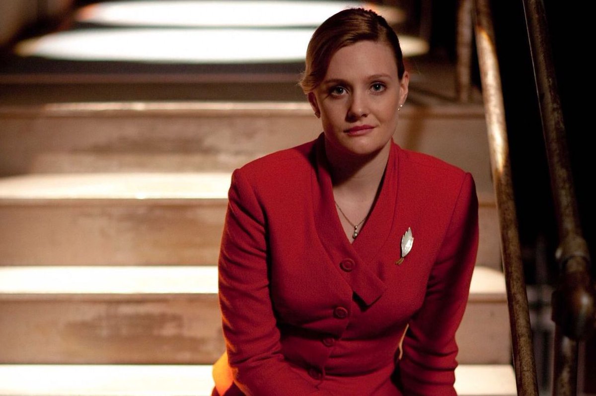 amanda_prahl's tweet photo. Reply this tweet with an emoji and I’ll give you a color. You then can tweet four pictures of your favorite characters associated with that color.

I got "red" https://t.co/BpGJzjVOKV