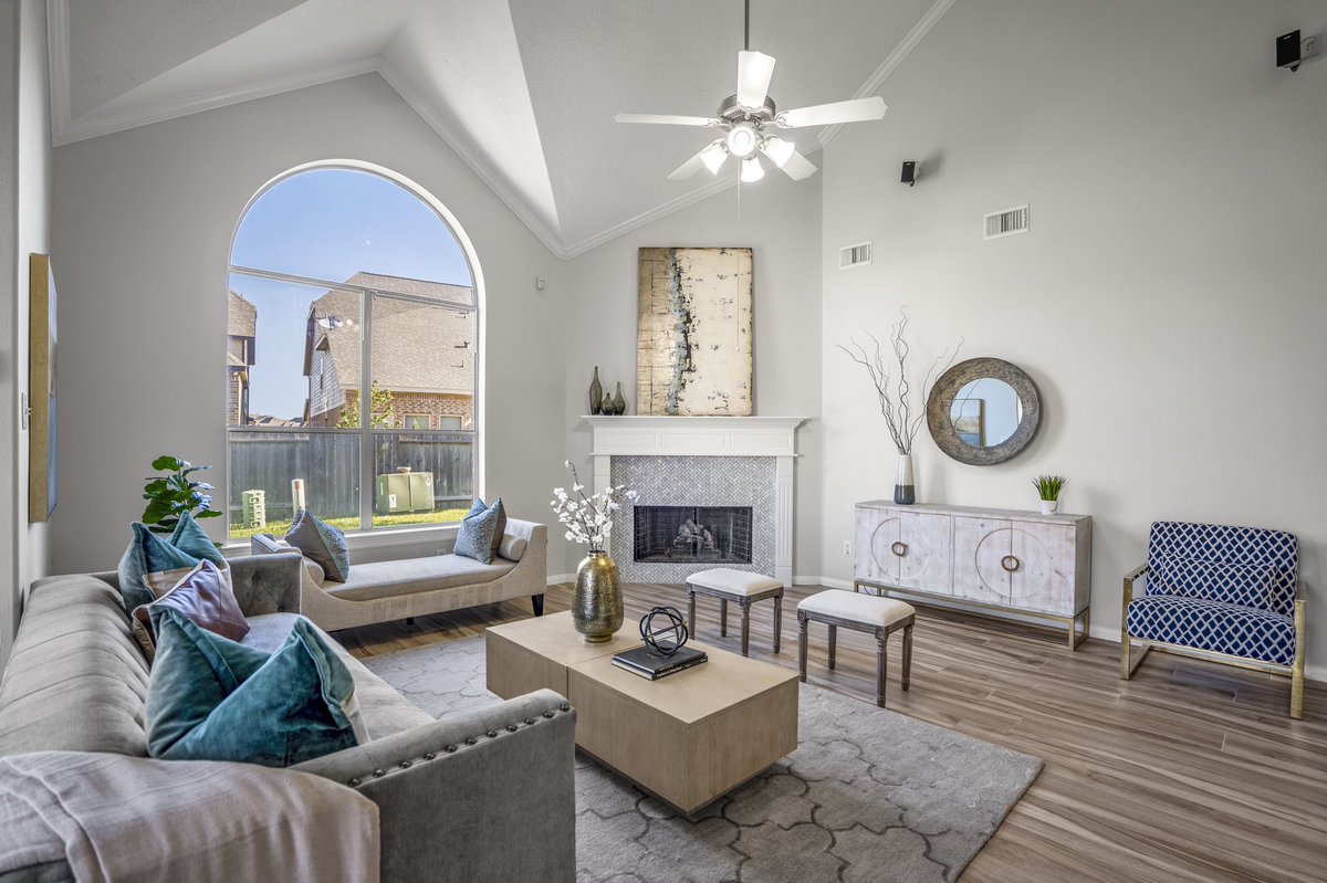 nxlvremodeling's tweet photo. Who would want to live here? We would!! This is our newest remodeling, and we crushed it! Let us know what you think.  
#houston #remodeling #houses #homes #houstontx #upgrade https://t.co/XJFtMJUDAG