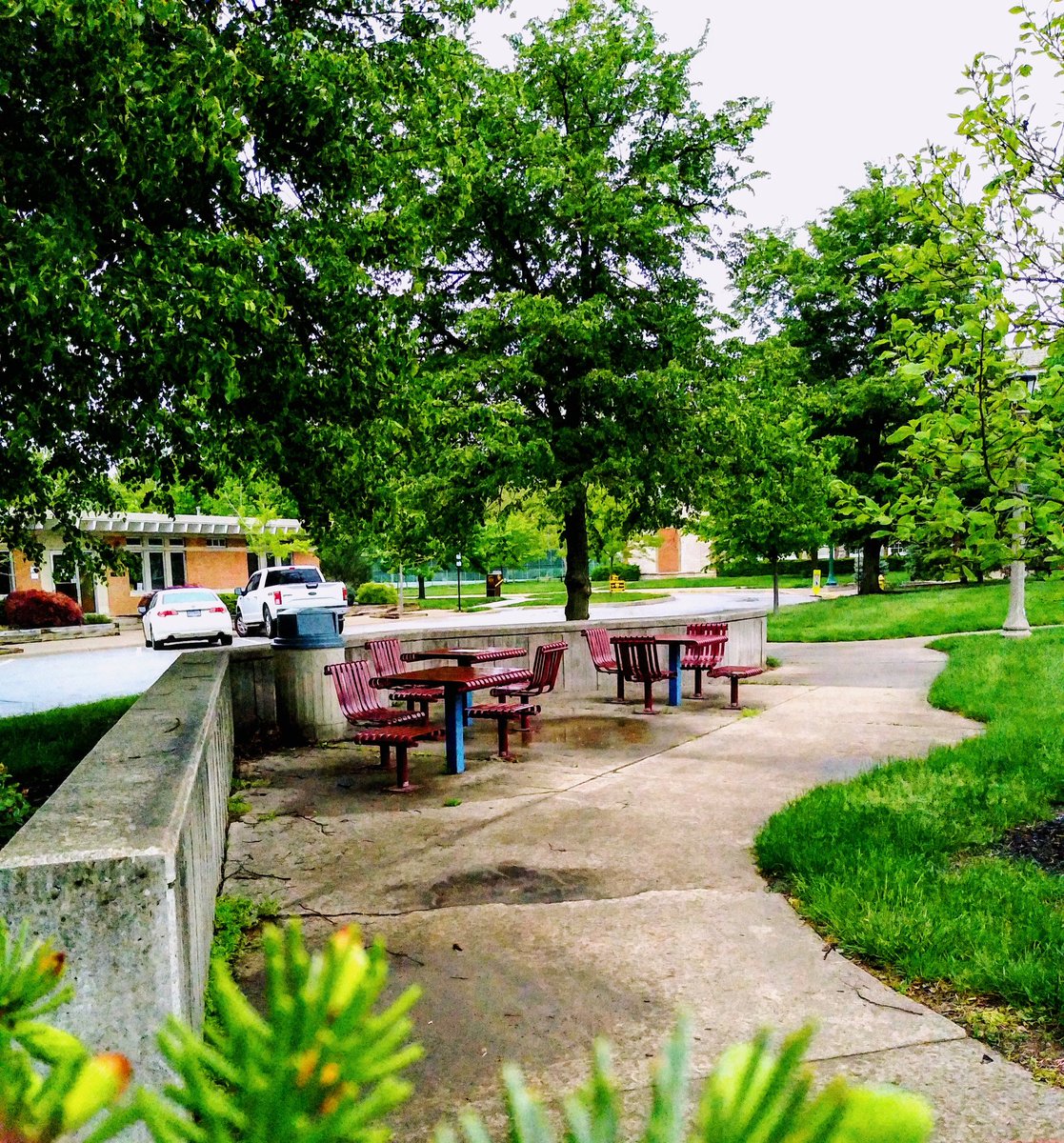 light_writer_'s tweet photo. One good thing about taking pictures of chairs is that they don't blow in the wind. 😂 #chairs #benches #tables #nature #photography #lightwriter #editor https://t.co/ceo95rSe9r