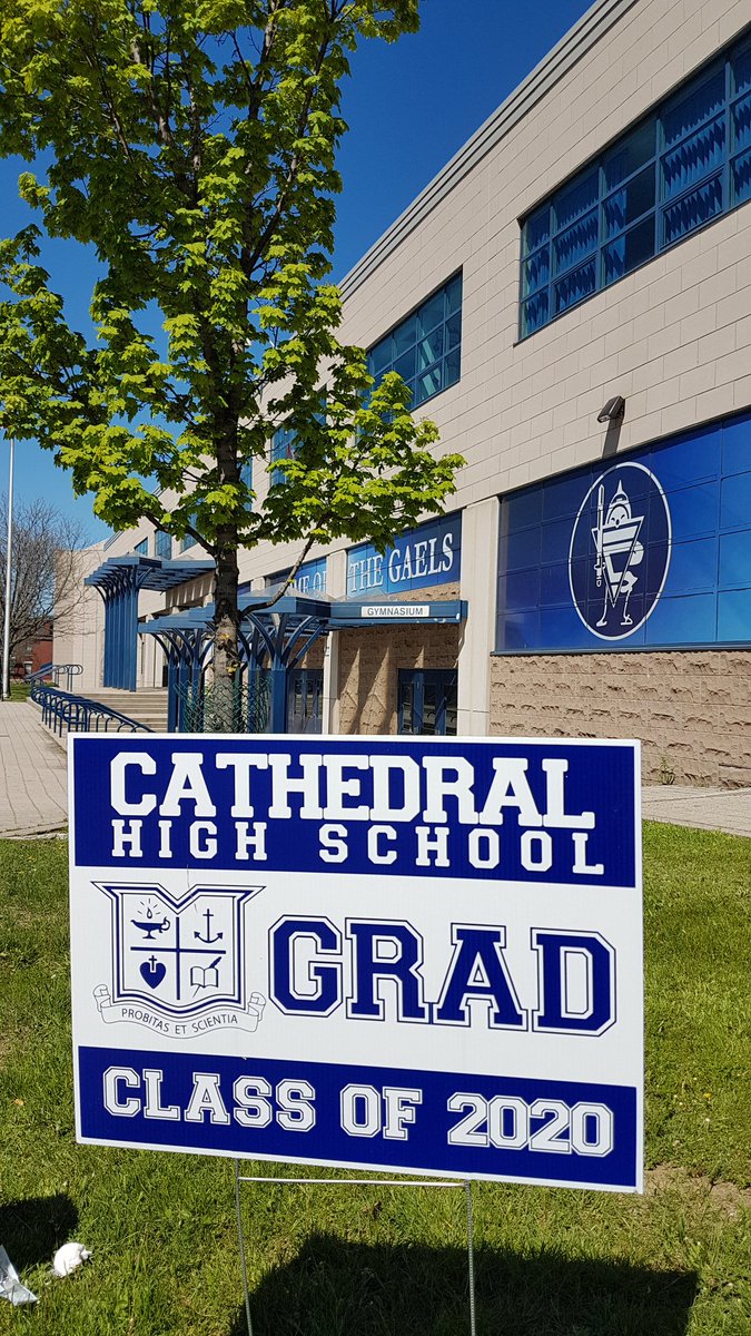CHSJustLit's tweet photo. Thank you @GoodShepherdHam @TomCoopster @Janoallen for the lawn stakes! @CHSTVNEWS Class of 2020 appreciated them today! https://t.co/goG3clKPSH