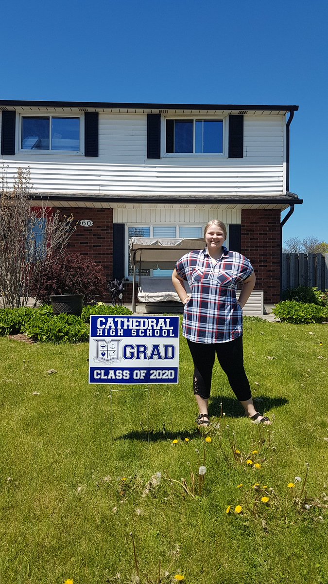 CHSJustLit's tweet photo. Thank you @GoodShepherdHam @TomCoopster @Janoallen for the lawn stakes! @CHSTVNEWS Class of 2020 appreciated them today! https://t.co/goG3clKPSH