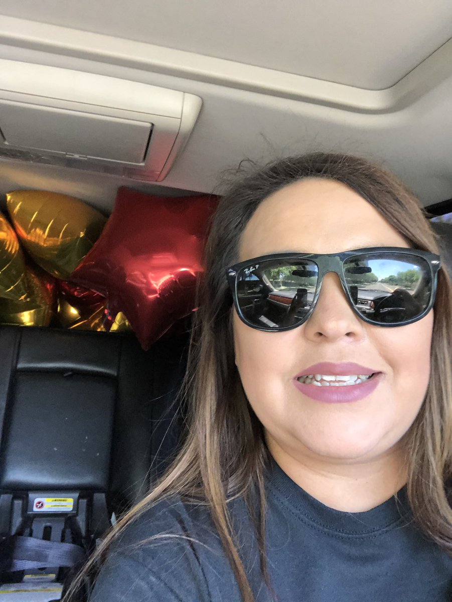shanelleherrer1's tweet photo. Getting ready for our Senior Celebration.... car full of balloons! #SeeYouSoon #TUTribe @TulareUnionASB https://t.co/gHnM1yQJ9W