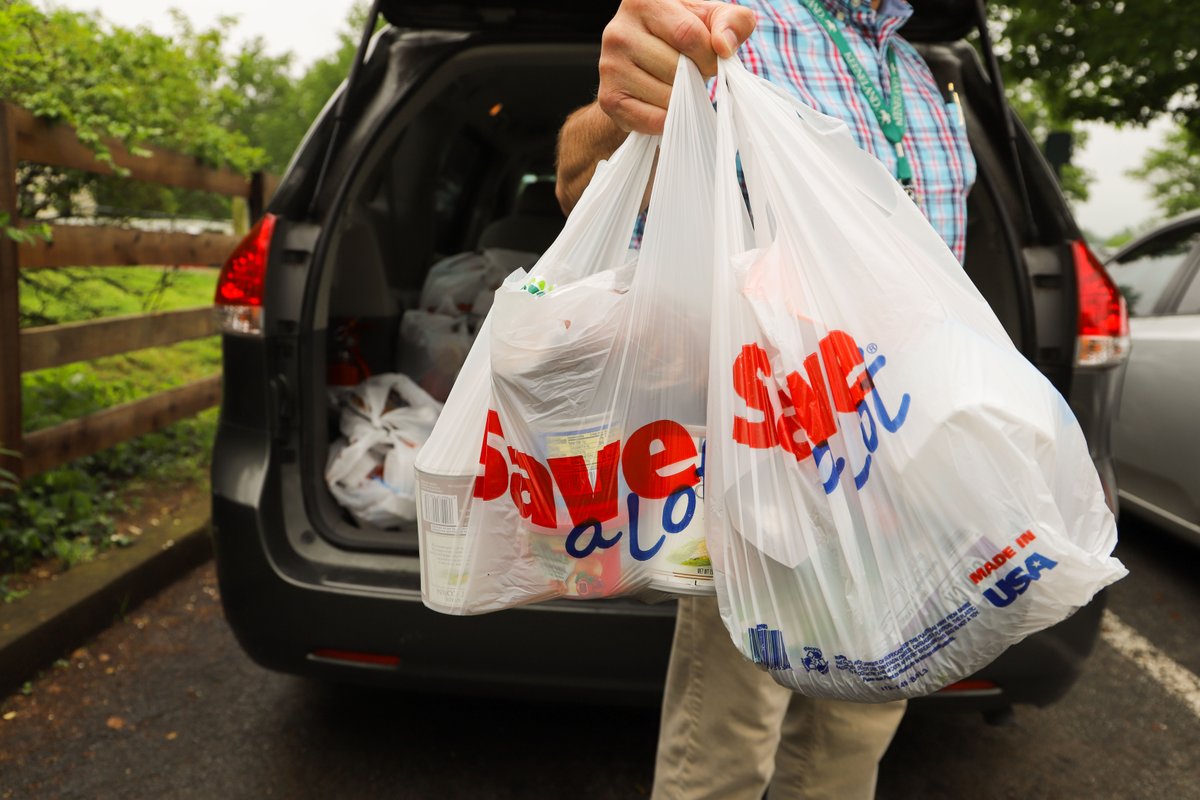 keeneland's tweet photo. Nourish the Backstretch, an initiative from Keeneland &amp; @BGFCharities &amp; an extension of @Nourish_Lex, has provided grocery care packages to backstretch workers at Keeneland &amp; The Thoroughbred Center for the past 2 weeks, and will continue to throughout the months of May and June. https://t.co/sEqyXZsq0E