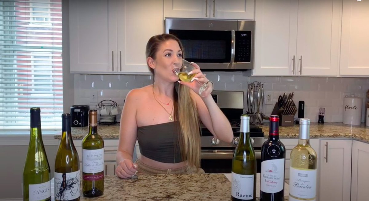 wineinsiders's tweet photo. 🍷 🍇 Want to find out a little bit more about our #BestofFrance #halfcase then check out this #videoreview by Melina Palozola from @Twinstakeover3 👭 
➡️ https://t.co/9RAs1lIk9g https://t.co/b4IdwMSPQa