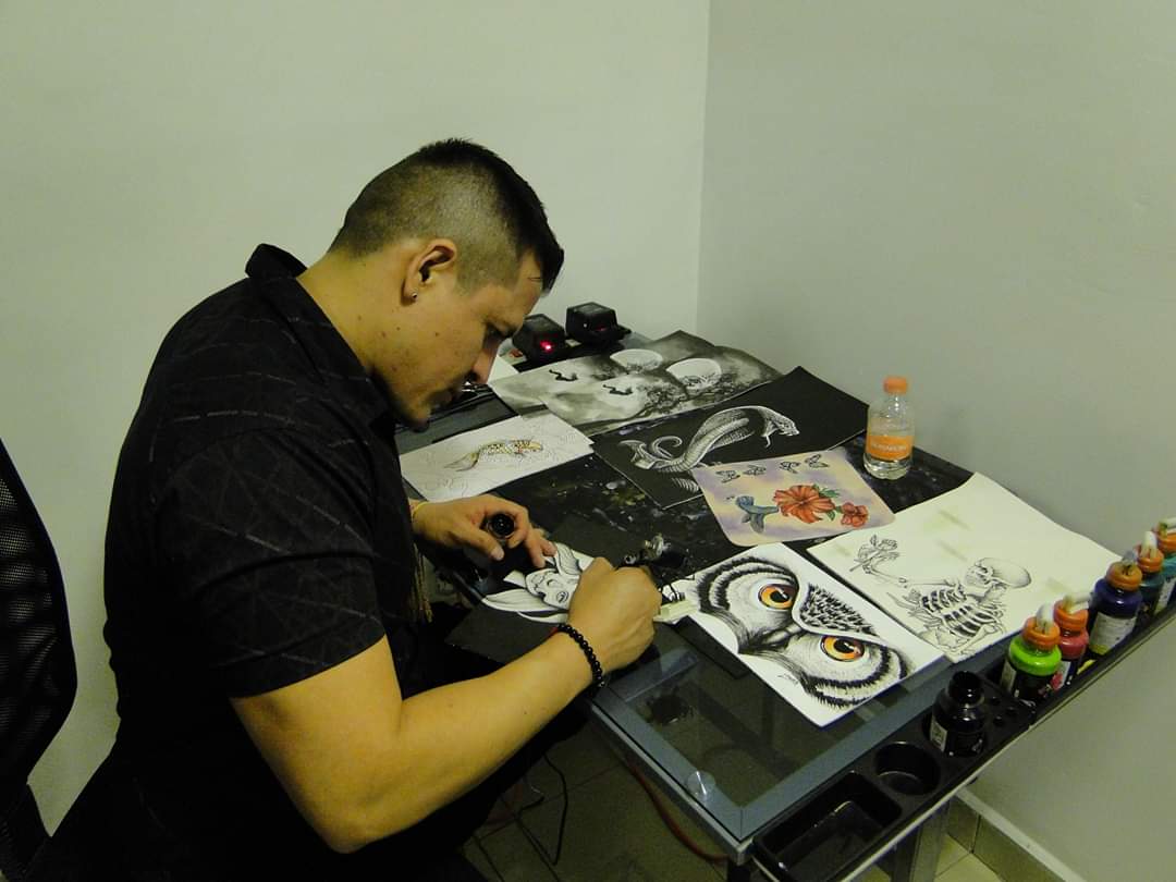 PrisonArt_'s tweet photo. Todos los productos son una obra de arte hecha por artistas tatuadores mexicanos, pero tienen una característica especial, cada objeto que llega a tus manos viene de alguna prisión de la República Mexicana.

https://t.co/W2rEaTAZgS
#tattooartist #artbehindbars #Mexico #tatuajes https://t.co/e4qiiMxhp1