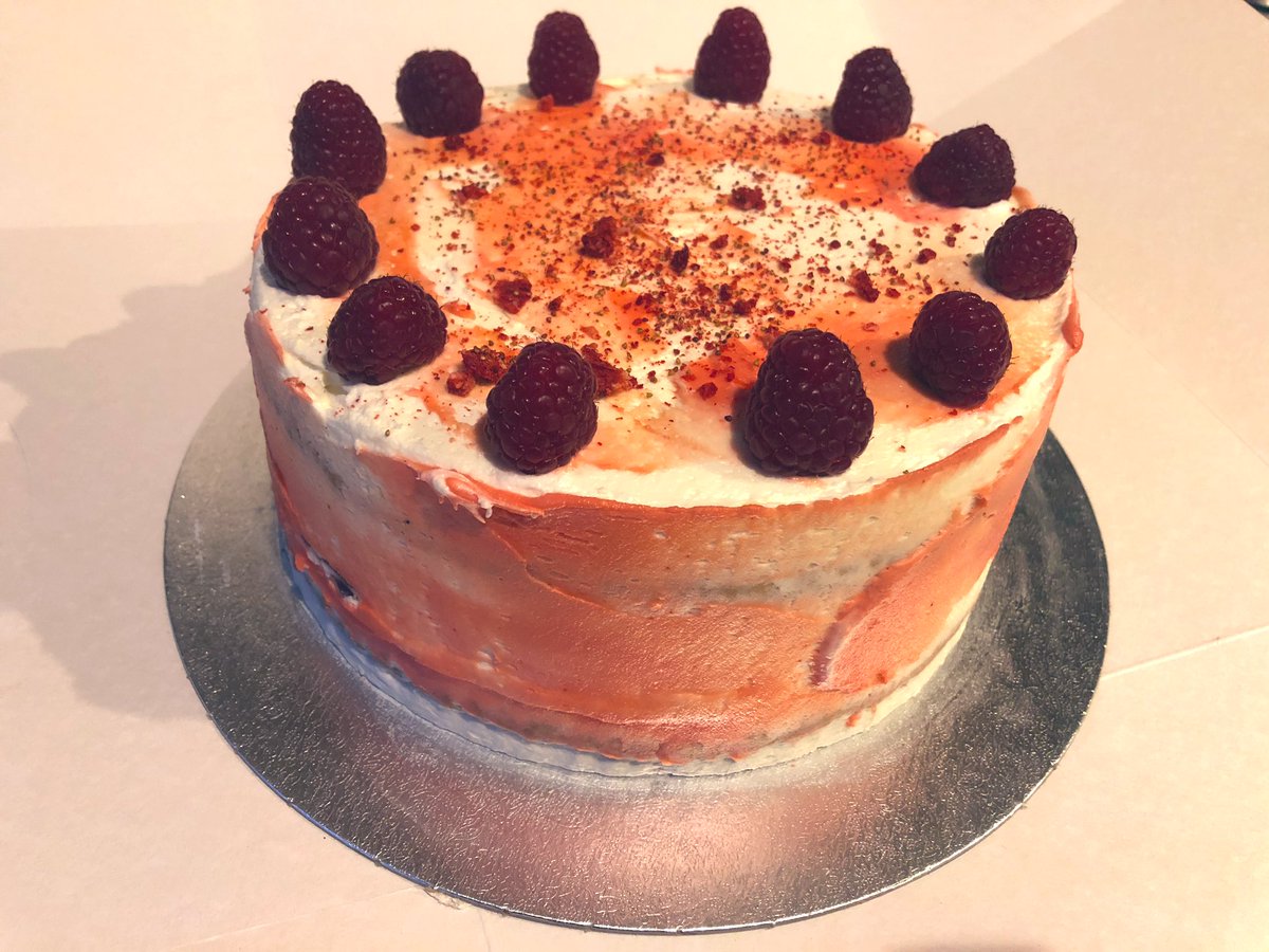 kattadachi's tweet photo. another beautiful lockdown cake from @earthcakebs 💕💕 https://t.co/enT6cjuPvz