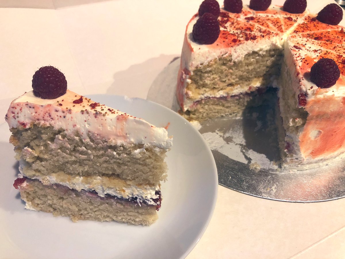 another beautiful lockdown cake from <a href="/earthcakebs/">Earthcake</a> 💕💕