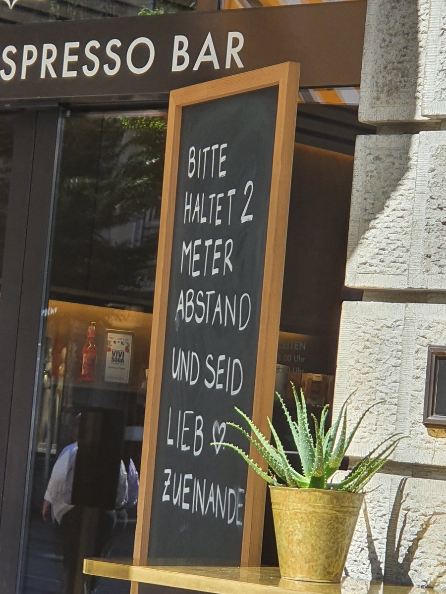 poolschwimmerin's tweet photo. Genau so #zürich #vicafe #bahnhofstrasse https://t.co/Aagw5Snx81