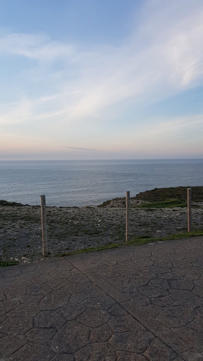 agarbil's tweet photo. I've been walking through this road for years. I already knew there was a golf club on one side. But now every time I go walking and I reach the golf links I cannot stop thinking about the Holland family @domholland @TomHolland1996 @HarryHolland99 ⛳ https://t.co/v2I5Cgd4Bt