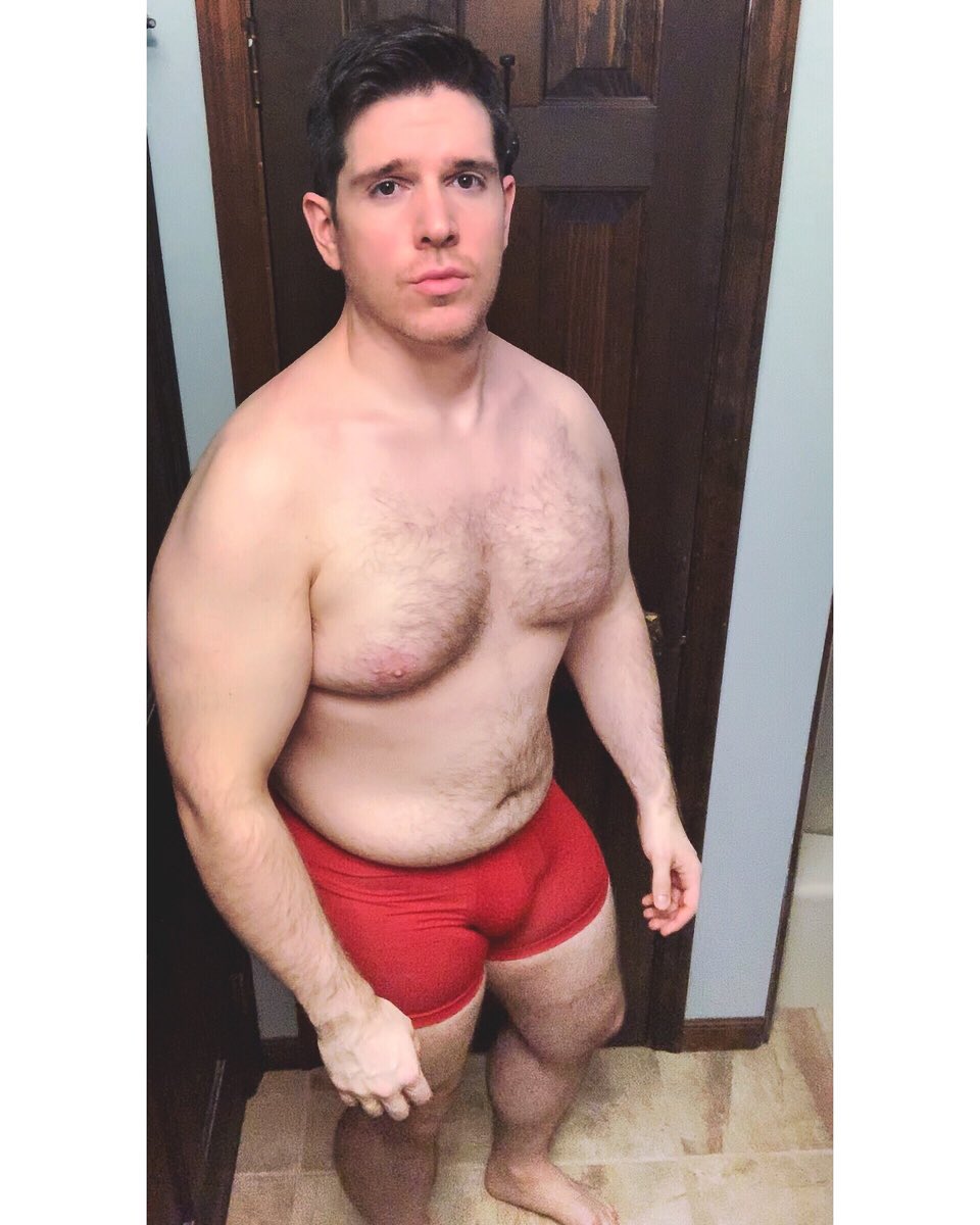 Husky_Beef's tweet photo. ✌🏻👦🏻🤚🏻 chest day https://t.co/sR6Sk57zXc