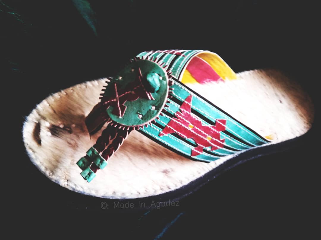 #Teghateme ( Chaussure) #Balka Cuir Homme "

Notre savoir-faire : la fabrication de chaussures artisanale, avec l'arts dans le respect des traditions.

Un choix unique de Chaussures #Balka by #MadeInAgadez