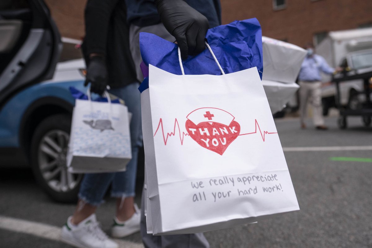 CsscNational's tweet photo. To recognize the respiratory therapists @UVA, students at the UVA chapter of CSSC partnered with local businesses and restaurants to create 60 personalized Gratitude Baskets. https://t.co/B6dEaR0Q2t