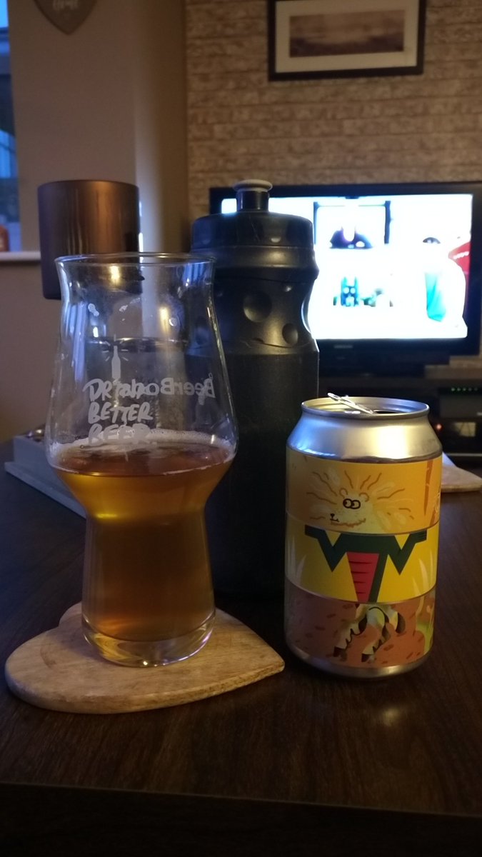 phillconnell's tweet photo. #BeerBods The can art is great! Complemented by model's own bike bottle. Just back from a few miles on Lancashire bridleways. #ridebikesmore @CanopyBeerCo @BeerBods https://t.co/GRvf9qjEdE