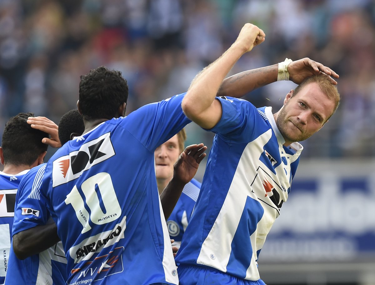 KAAGent's tweet photo. 🔁66' Eerste wissel: onze MVP van dit seizoen @laudepoitre is terug en vervangt maestro @Milicevic_D    

#GntSta #BWR10 #BlueWhiteRewind

📺Kijk live naar onze kampioenenmatch: https://t.co/0sQrM4J1y0 https://t.co/1a0Z33L6qH
