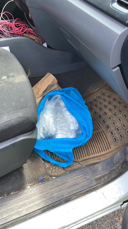 PrensaEPanama's tweet photo. En el distrito de Penonomé aprehendieron a dos personas que mantenía tres paquetes con supuesta droga en un vehículo presuntamente propiedad de la Junta Comunal del corregimiento de El Pájaro, provincia de Herrera. https://t.co/LNY0E7VpWN