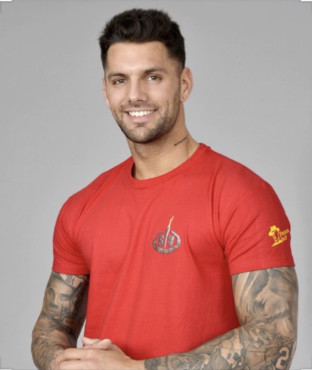 jonlasagaldos's tweet photo. ¿A quién prefieres de ganador? #SVGala14
❤️: Hugo
🔃: Barranco https://t.co/5VuVsvH3oT